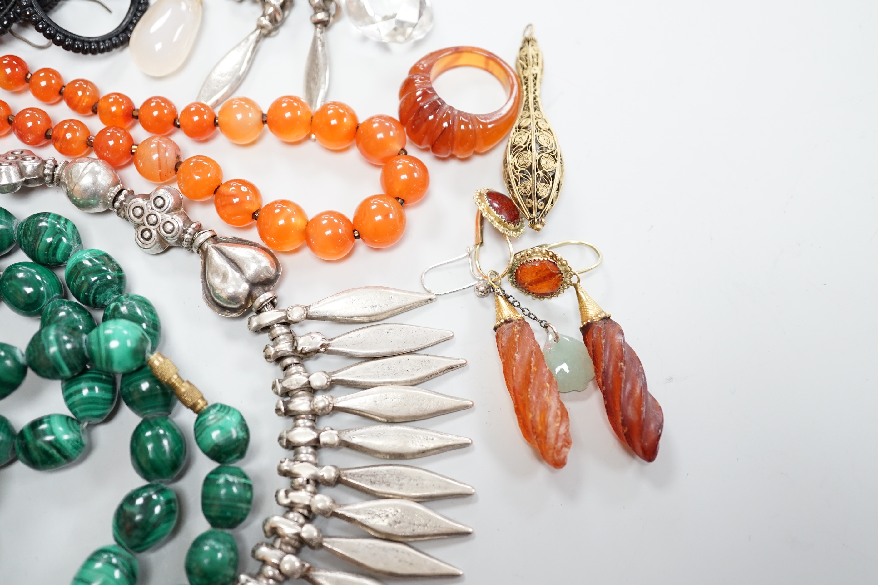 Assorted jewellery including a South American? white metal fringe necklace, a malachite bead necklace, amber earrings, filigree earrings, jet earrings, Hand Of Fatma pendant, agate bead necklace, hardstone pebble necklac